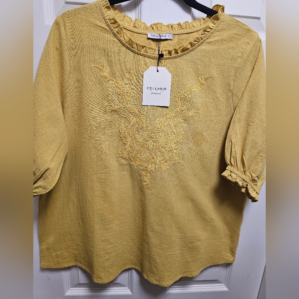 CELLABIE Mustard Embroidered Short Sleeve Blouse Size M NWT